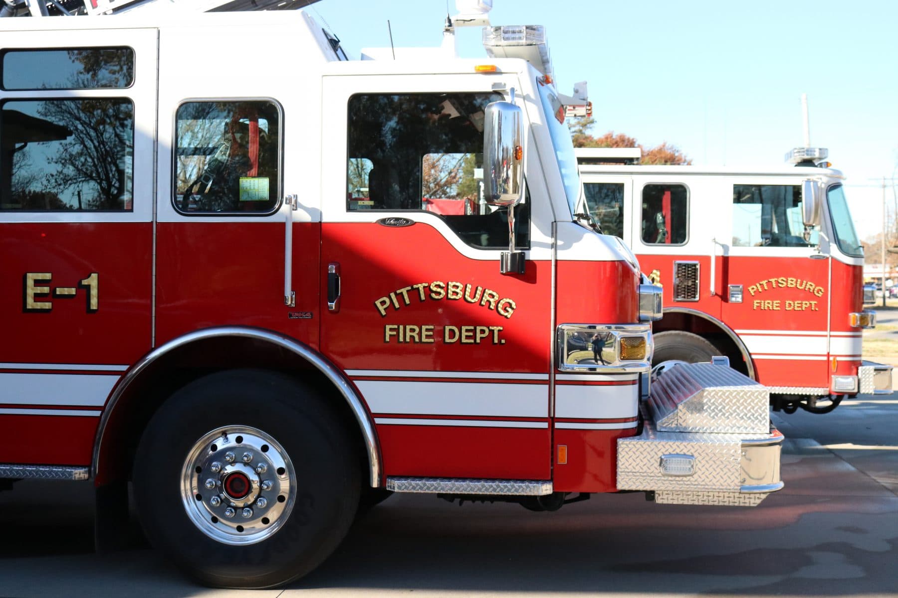 Pittsburg Fire Department battles fire on West Fourth Street 