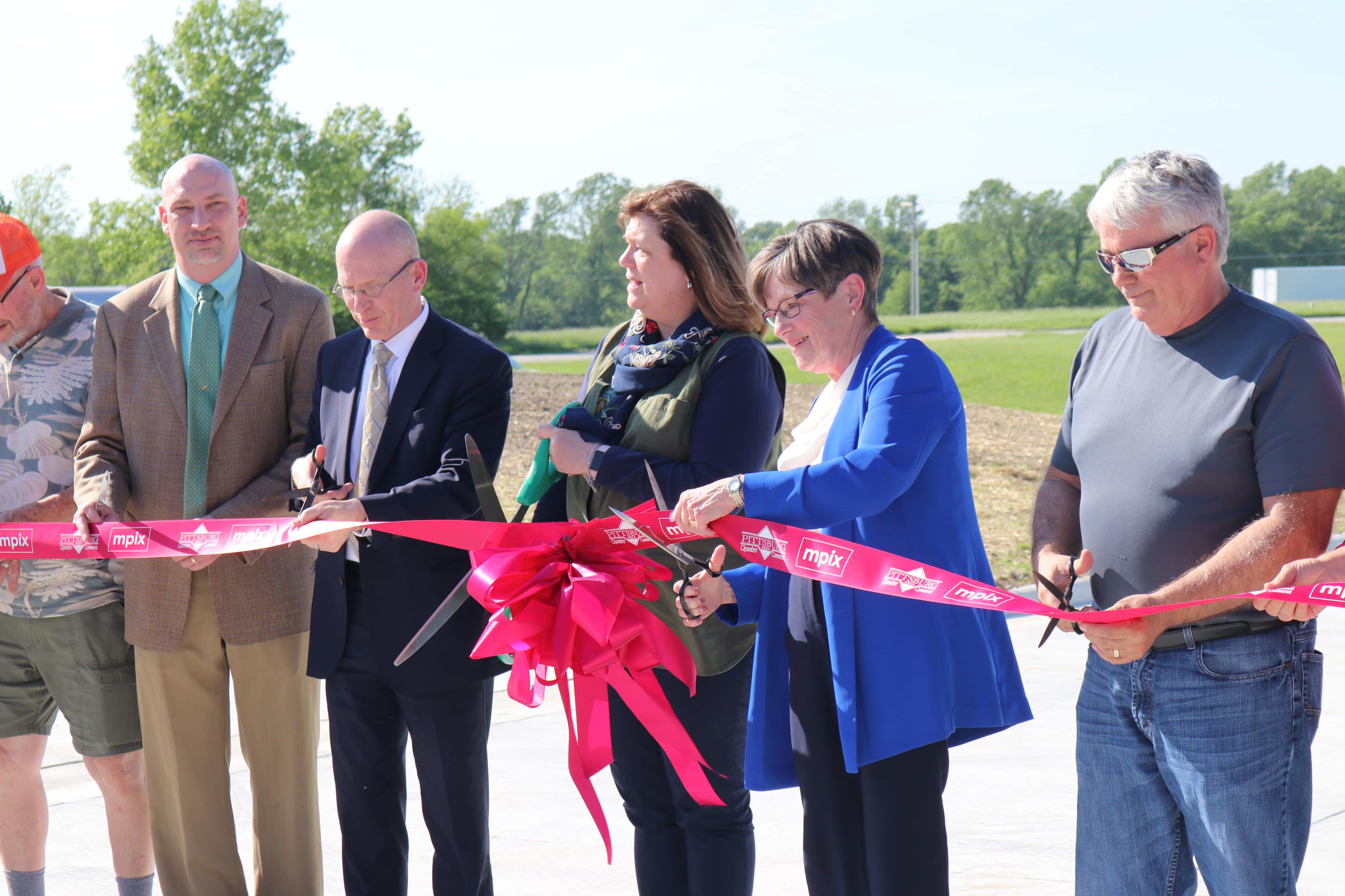 Governor Kelly attends ribbon cutting for the City of Pittsburg North Walnut Street project